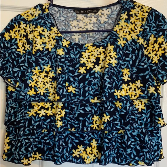 Super cute, ruffled Zara top - Picture 2 of 4